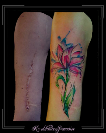 litteken-coverup-watercolor-trash-bloem-bovenarm-2