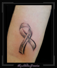 gedenktattoo,symbool,logo,bovenarm,lint,naam,namen,