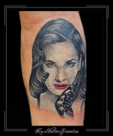 portret dita von teese