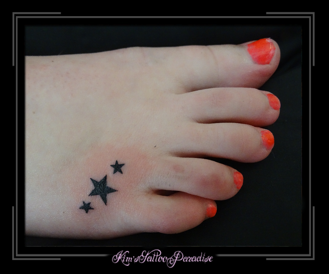 Namens vleet saai sterretjes voet | Kim's Tattoo Paradise